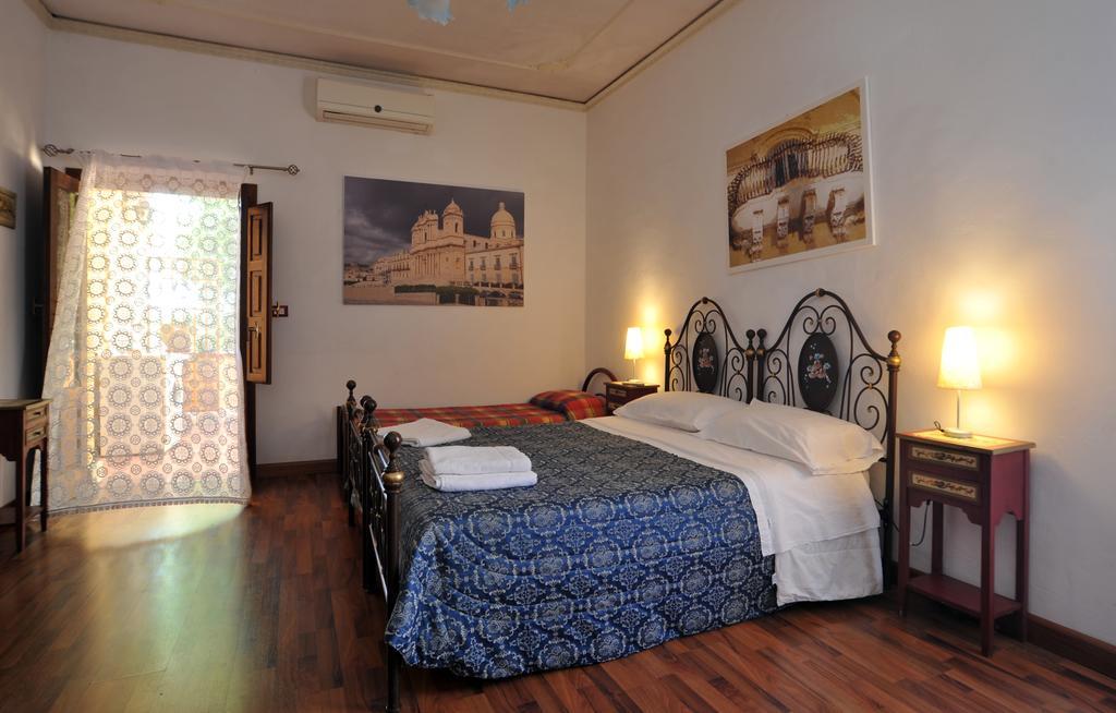 Il Giardino Di Pietra Bed & Breakfast Noto Luaran gambar