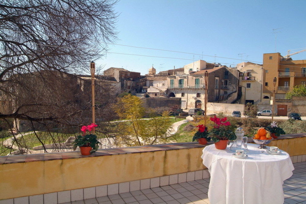 Il Giardino Di Pietra Bed & Breakfast Noto Luaran gambar